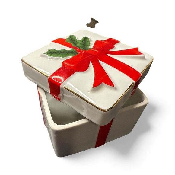 Vtg Mount Clemens Pottery Gift Box Trinket Box White Red Ribbon Ceramic Square - Picture 3 of 4